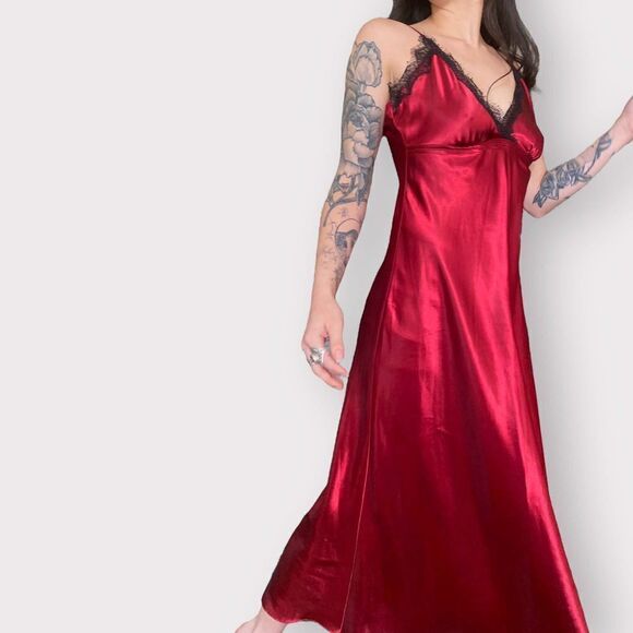 Vintage Romantic Red Satin & Black Lace Nightgown, 90’s Jones New York - Picture 5 of 11
